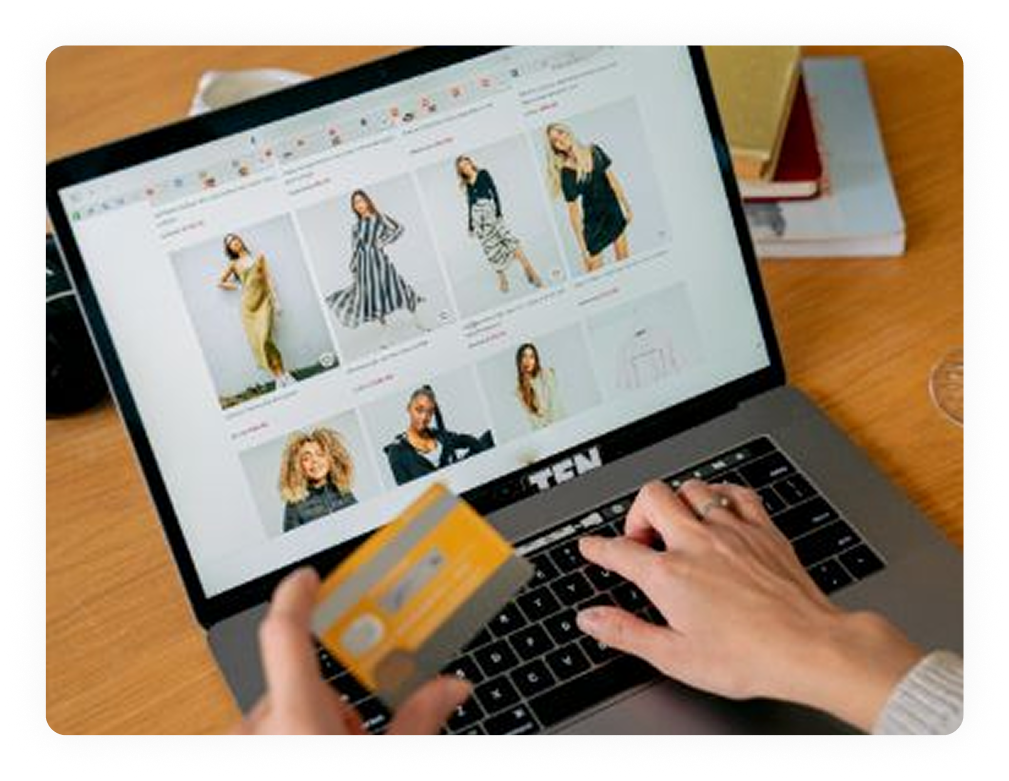 E-commerce integrated customer service dashboard showing live chat and ticket management tools.